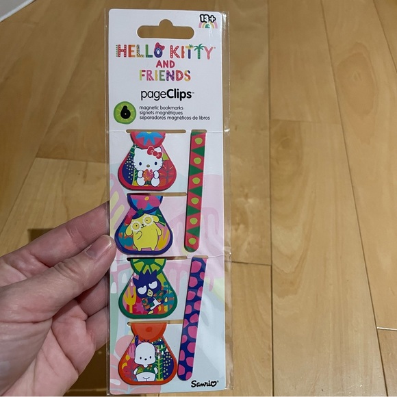 New hello kitty and friends magnetic page clips bookmark set - Picture 4 of 5